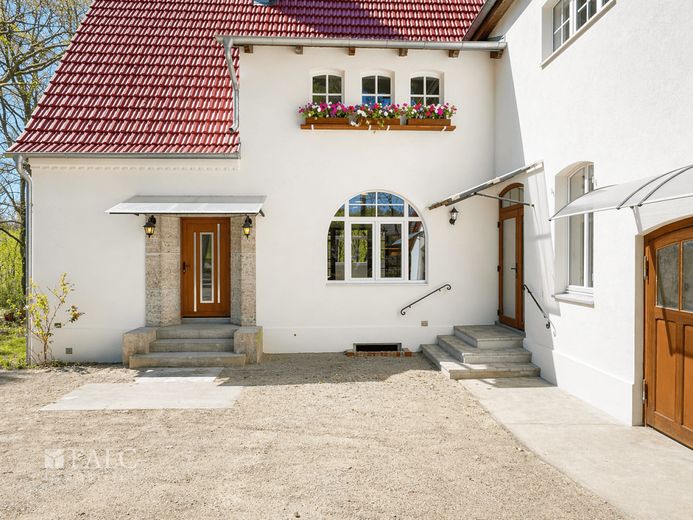 Traumhafte Villa nahe dem Scharmützelsee - Wohnen, wo andere Urlaub machen – Außenansicht/Eingangsbereich