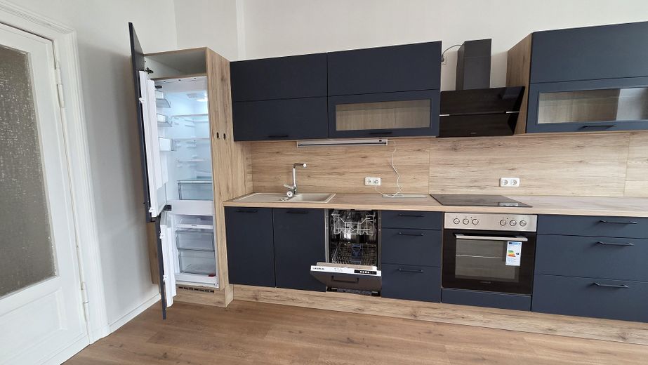 Amplio apartamento de 2 habitaciones, cocina equipada, amplio baño con ducha y bañera, muy luminoso – Küche