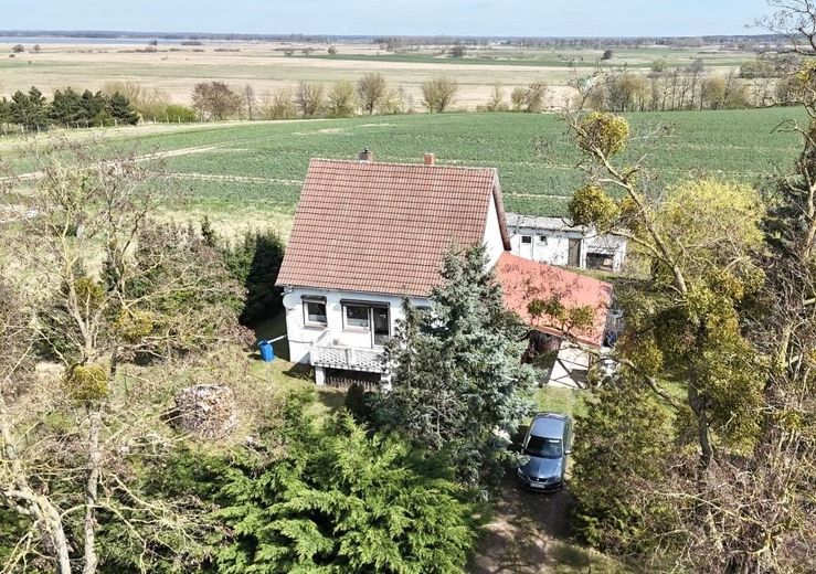 HORN IMMOBILIEN ++ Alleinlage gesucht? Einfamilienhaus, voll unterkellert in Gehren bei Strasburg – Draufsicht