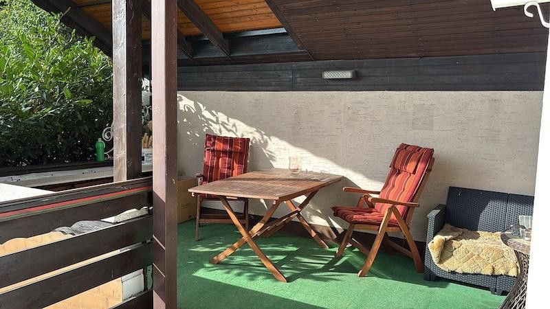 Casa unifamiliare situata in posizione tranquilla ai margini del bosco con vista su BID-Wallau – überdachter Freisitz