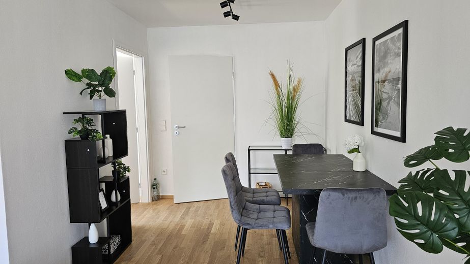 Traum-3-Zimmer-Wohnung: Komplett renoviert, schreinergefertigte Einbaumöbel & U3 vor der Haustür! – Foto 5