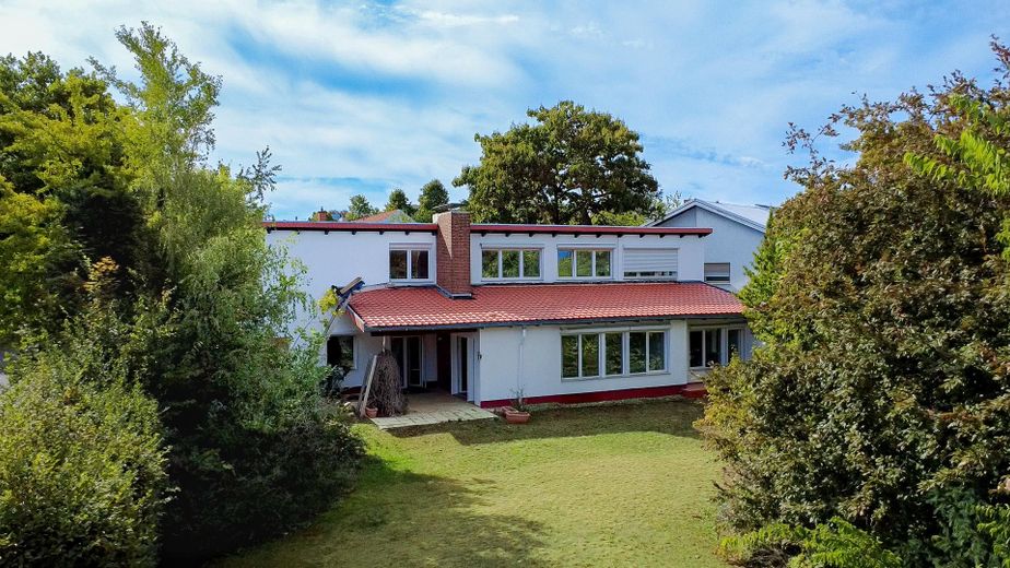 Villa en ubicación privilegiada de Wo-Herrnsheim con gran jardín A + – Ostansicht aus Hauptgarten