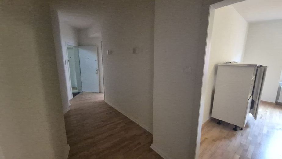 Vivere in tranquillità tra l'università, Barbarossaplatz e Volksgarten - vuoto (A385os) – Blick vom Badezimmer Richtung Eingang