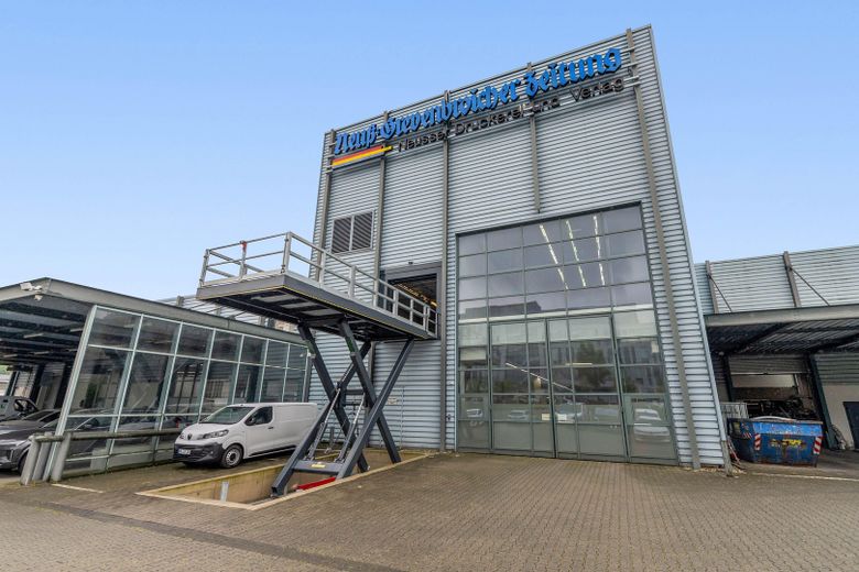 Moderne Halle ideal für Werkstatt oder Fahrzeugstellplätze – Ansicht von unten