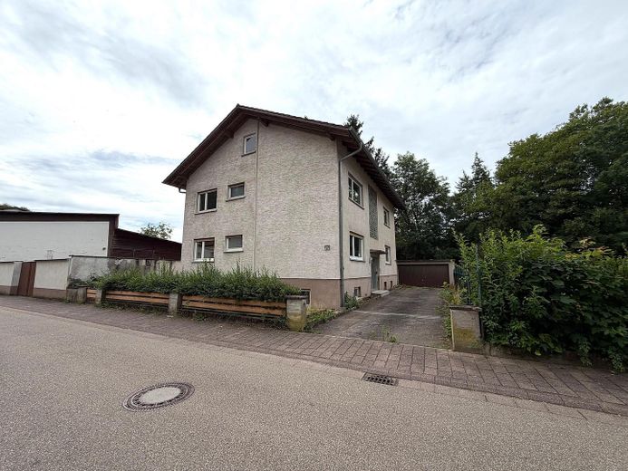 Freistehendes 2-Familienhaus * in MÜHLHAUSEN – Aussenansicht