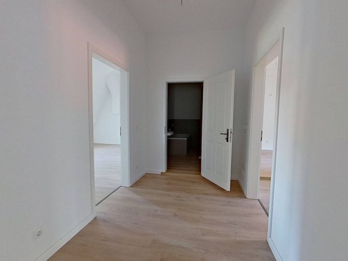 Traumhafte 3-Zi.-Dachgeschosswohnung in historischem Ambiente am Schloss – Ansicht II: Flur
