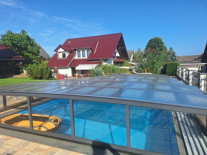 Attraktives Einfamilienhaus  mit Pool, Gartenteich und Photovoltaik in ruhiger Lage – 20250810_172559