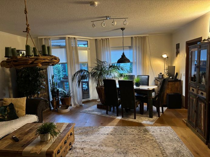 Großzügig geschnittene 2-Zimmerwohnung mit Süd-Balkon in zentraler Lage – Foto 2