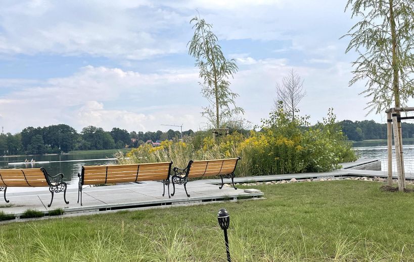 Sonnige Wohnung direkt am See in Neuruppin mit Gartenterrasse, voll ausgestattet – 19_Ruheplatz am See