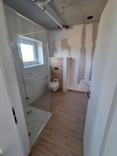 Schönes Einfamilienhaus mit Einlieferwohung – Bad UG