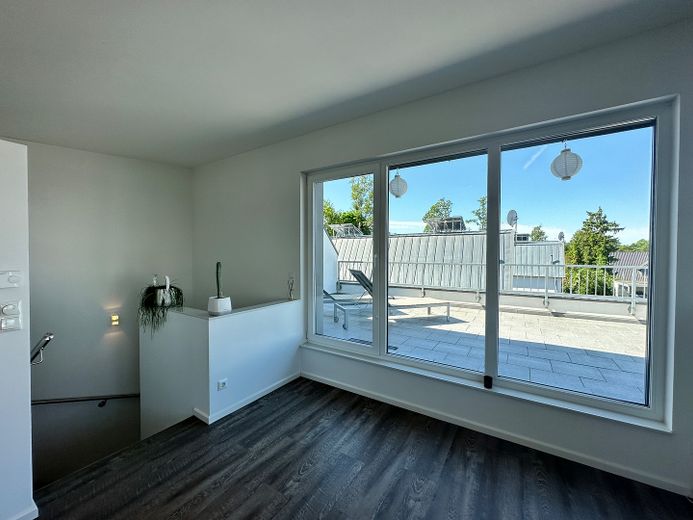 Hochwertig voll ausgestattetes Haus zur befristeten Vermietung – Wohnen auf Zeit – Arbeitszimmer & Terrasse 