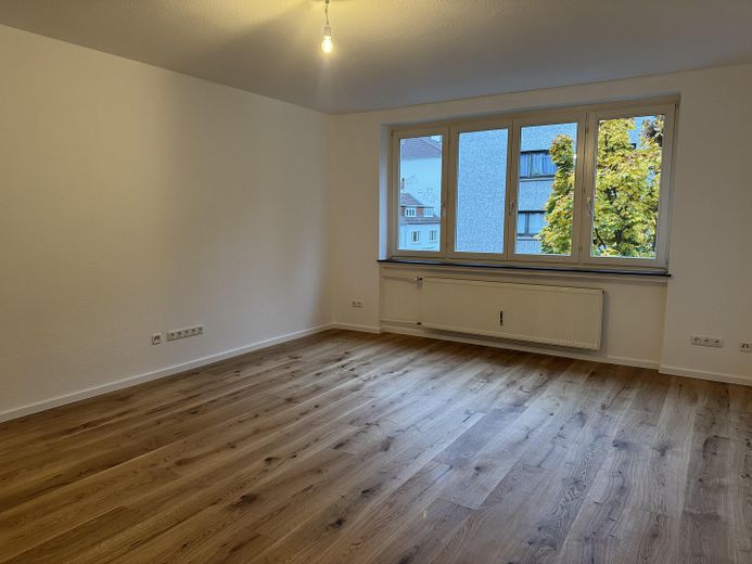 Encantador y amplio apartamento de 2 habitaciones con balcón en una ubicación privilegiada en Berger Straße. – Foto 18