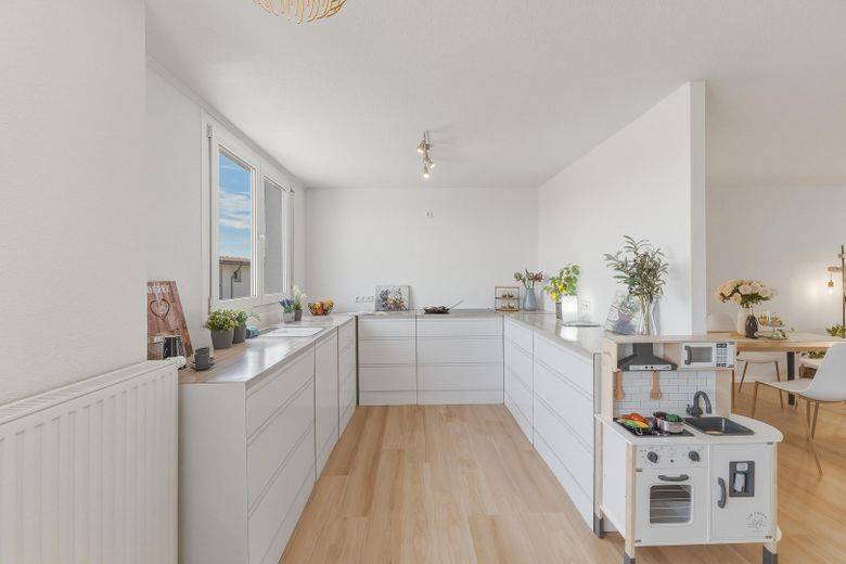 -Senza commissioni- senza pensieri e subito pronto per essere abitato: casa a schiera con giardino e garage privato – Küchenbereich