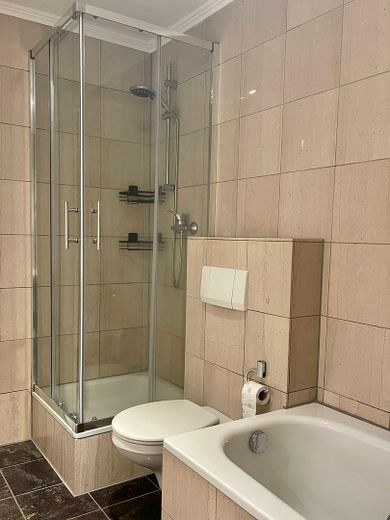 Exklusives City-Apartment mit großzügiger Wohnloggia in Top-Lage – Badezimmer