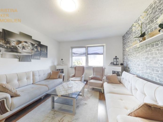 Attenzione a proprietari e investitori: appartamento di 3 locali con ulteriore stanza mansardata a Rembrücken – Foto 1