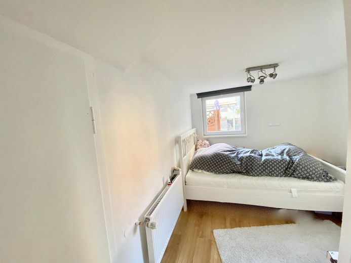Gemütliche 2,5-Zimmer-Wohnung im Erdgeschoss eines 2-Parteien-Hauses in Freigericht-Somborn – Schlafzimmer 1