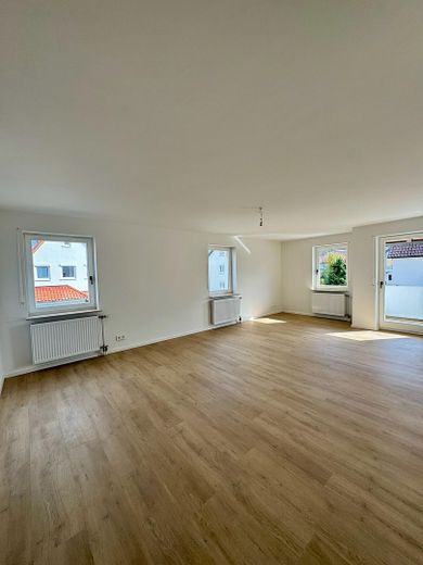 Wohnzimmer mit Balkon