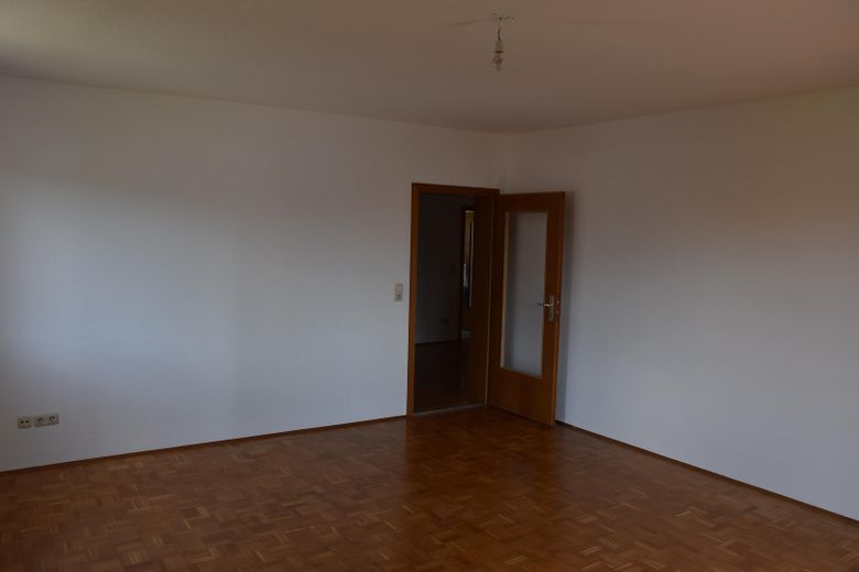 3 1/2 Zimmer Wohnung in zentraler Lage von Simbach am Inn mit neuem Badezimmer – Wohnzimmer