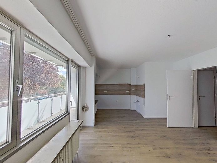 **Helles 1-Zimmer-Apartment mit Balkon im Hochparterre in Ratingen** – Ansicht V: Wohn- und Schlafbe…