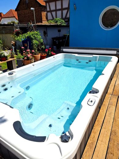Modernes Wohnjuwel-komfortabel und effizient im Herzen von Offenbach Bürgel – Pool & Spa