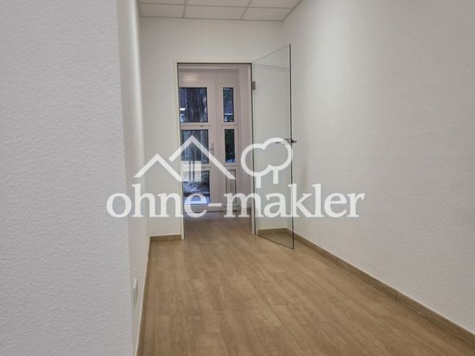 WG-geeignete helle 3,5-Zimmer-Gartenwohnung, Einbauküche, zentrale Lage, Erstbezug nach Sanierung – फोटो 1
