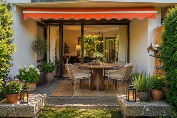Hochwertige 4-Zimmer-Terrassenwohnung auf zwei Ebenen, Tiefgarage und Dachpool in Göggingen