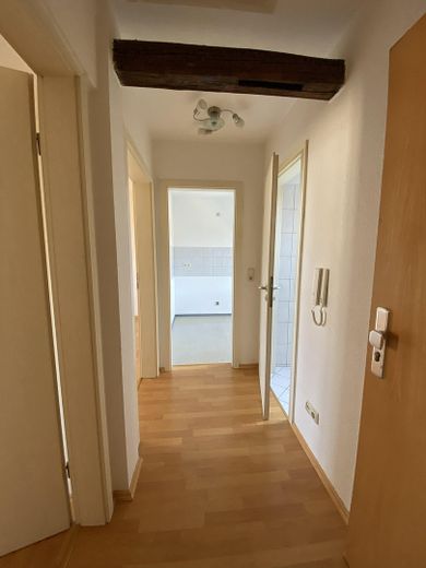 Sonnenglück- gemütliche 2-Zimmer-Dachgeschosswohnung mit Dachterrasse – Diele