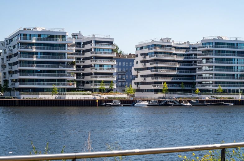 Luxuriöses Apartment an der Spree mit großer Sonnen-Dachterrasse – Außenansicht