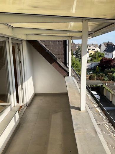 Gemütliche Dachgeschosswohnung in Ko-Metternich, provisionsfrei, mit Balkon und Garage – Balkon