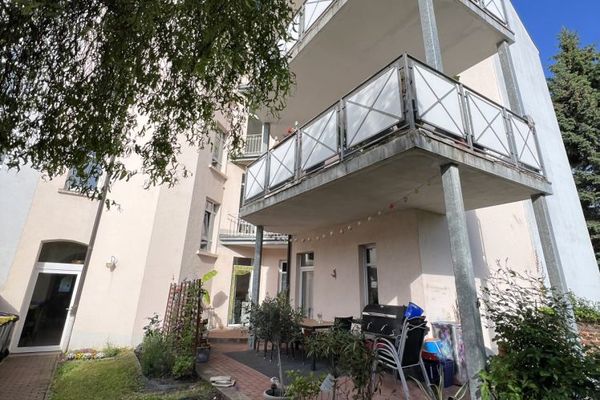 With a large terrace and fitted kitchen*: Great 3-room apartment with corner bathtub!