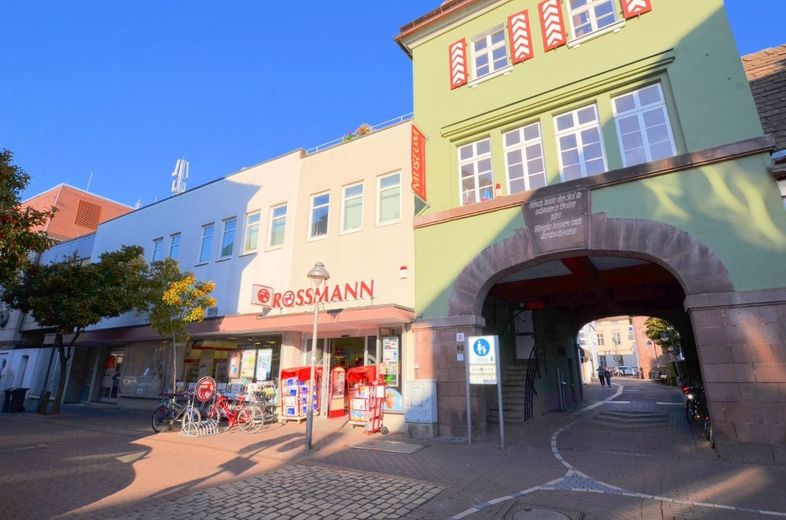 Repräsentatives Ladenlokal/Austellungsraum/Bürofläche in der Innenstadt zu vermieten! – Vermietung Gewerbe - Heise Immobilien - www.immobilien-heise.de