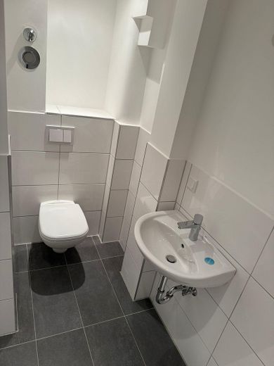 List, recién renovado, 2 habitaciones/balcón a partir del 01.09. o más tarde – Bad