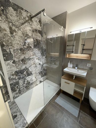 Renoviertes Studio in Bogenhausen nahe Herzogpark – Bad