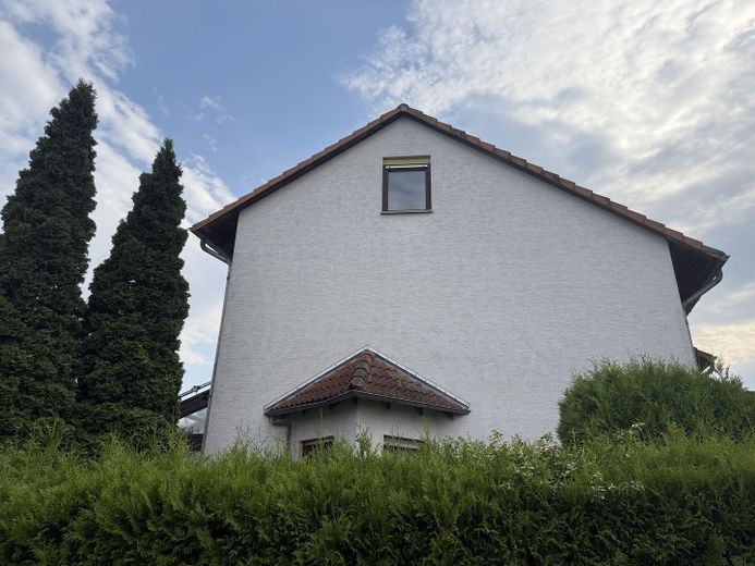 Familienparadies mit Traumgarten am Leiselsee – ruhiges Wohnen mit perfekter Anbindung – Giebelseite