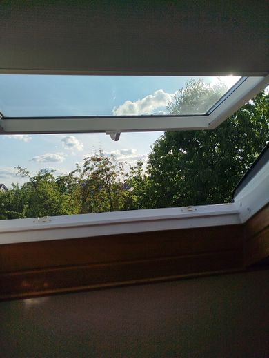 Liebevoll modernisierte DG-Wohnung mit hochwertiger Qualitätsküche, Garten & zusätzlichem Dachzimmer  - Privatverkauf, keine Maklerprovision – Foto 3