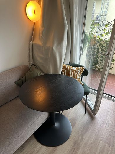 Top Lage an der Münchner Freiheit - Komplett ausgestattet - Südbalkon und sehr ruhig – Sofa