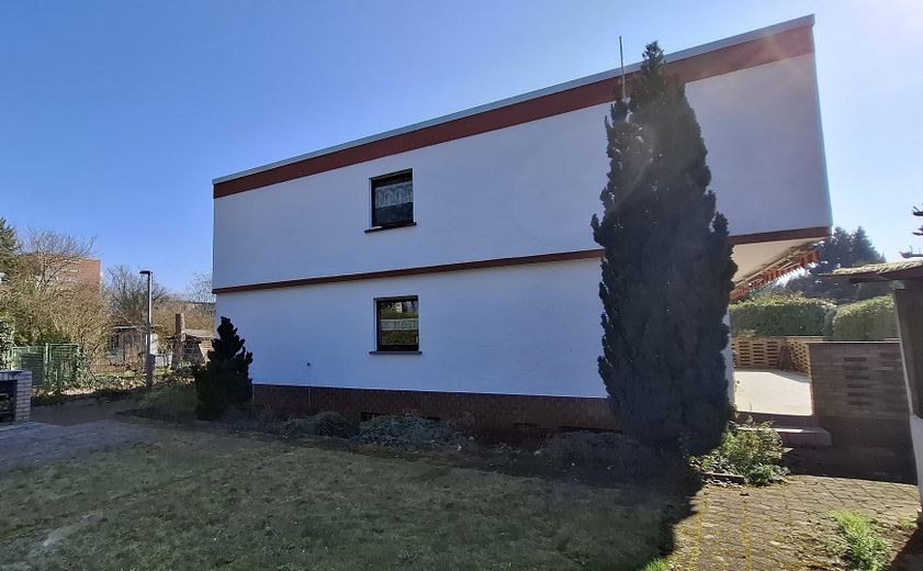 Maison bifamiliale avec jardin mature + 2 garages dans un bon emplacement, sans commission pour l’acheteur – Hausansicht Norden