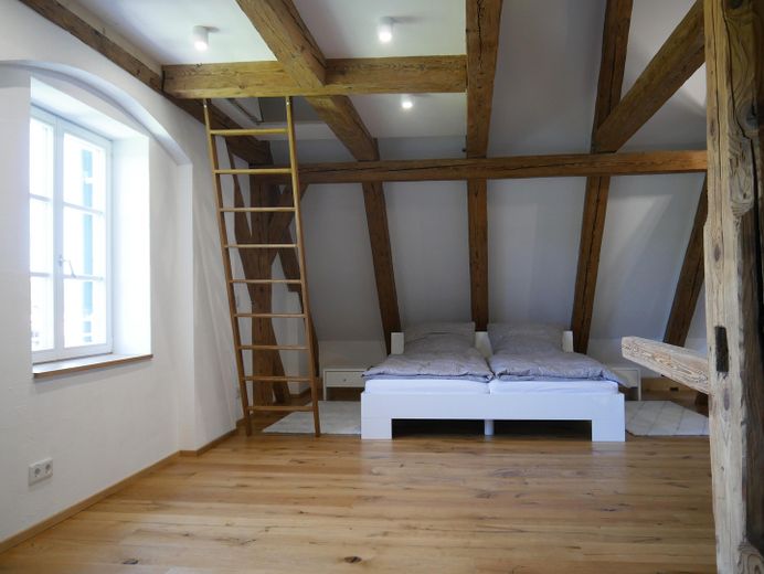 geräumiges Schlafzimmer