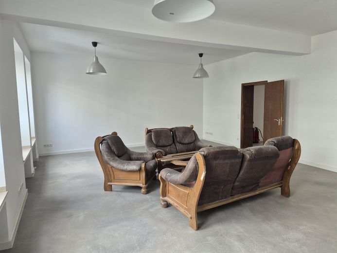 Friedrich-Ebert-Str. Loftetage mit ca 100qm, Meeting CoWorkingSpace, Asia Viertel im CBD – Vermietung ohne Wohnmöbel
