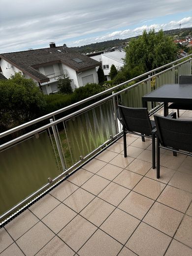 شقة جديدة التجديد من 3 غرف في موقع متميز – Balkon 