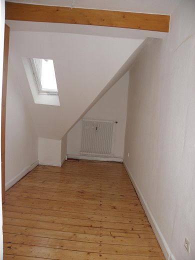 Ruhige, WG-taugliche Wohnung in Bahnhofsnähe – Ankleide leer