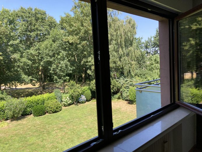 3,5 Zimmer Wohlfühlwohnung in Dortmund am Volksgarten – Blick aus WZ in den Garten