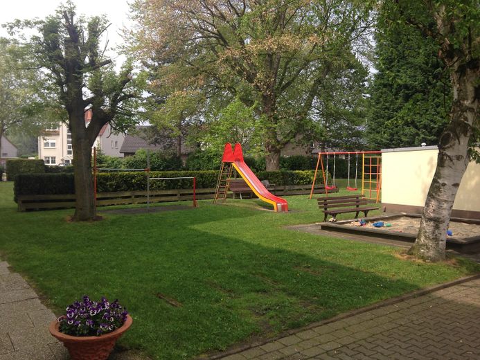 5,5% Mietrendite in Lünen - 3,5-Zimmer Wohnung mit Balkon & Garage - ohne Makler – Spielplatz im Innenhof