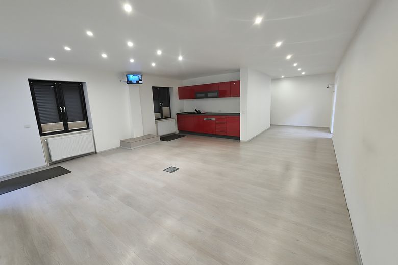 Halle im EG mit Büros in der 1. Etage – Foto 2