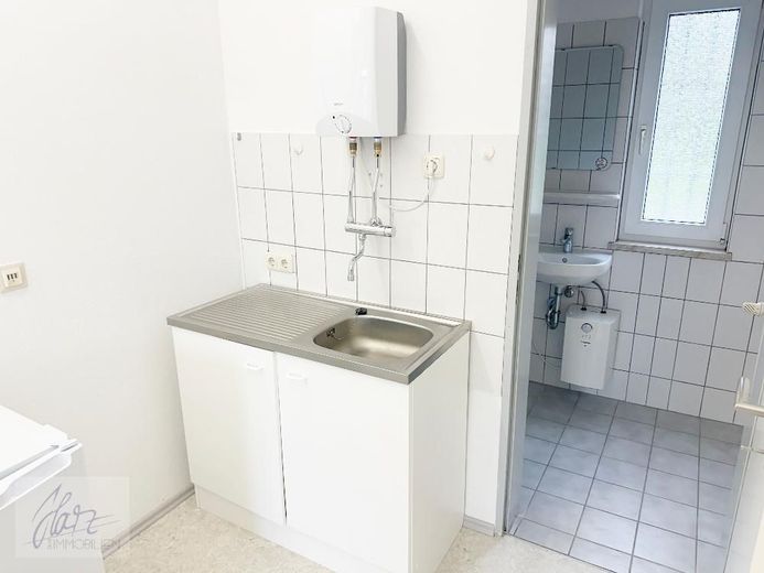 ***UNITÉ COMMERCIALE INONDÉE DE LUMIÈRE DANS LE PARC COMMERCIAL À NÜNCHRITZ*** - emplacement parfait pour votre activité ! – Küchenbereich
