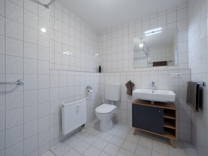 Helle 1,5-Zimmer-Wohnung in der Seniorenwohnanlage Papiergässle im Herzen von Waldkirch – Badezimmer