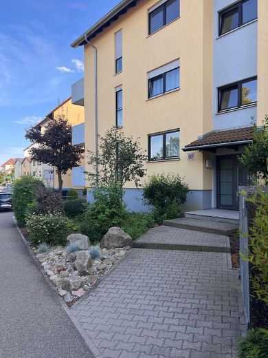 Schöne und helle 2,5 teilmöblierte Zimmer-Wohnung mit Küche, Balkon und Tiefgarage in Leonberg – Foto 14