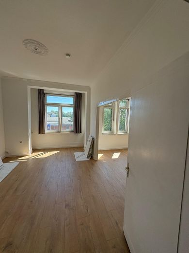 Frisch renovierte 2,5-Zimmer-Altbauwohnung mit Balkon in zentraler Lage von Solingen-Ohligs – Wohnraum 