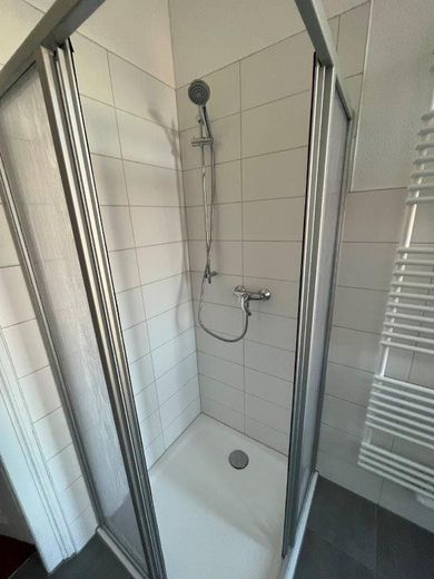 Tamamen kiralanmış konut ve iş binası, %8 getiriyle – Fotoğraf 12