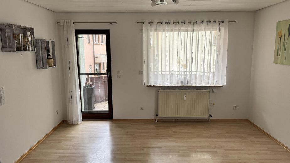 Wohn-/Essbereich zum Balkon